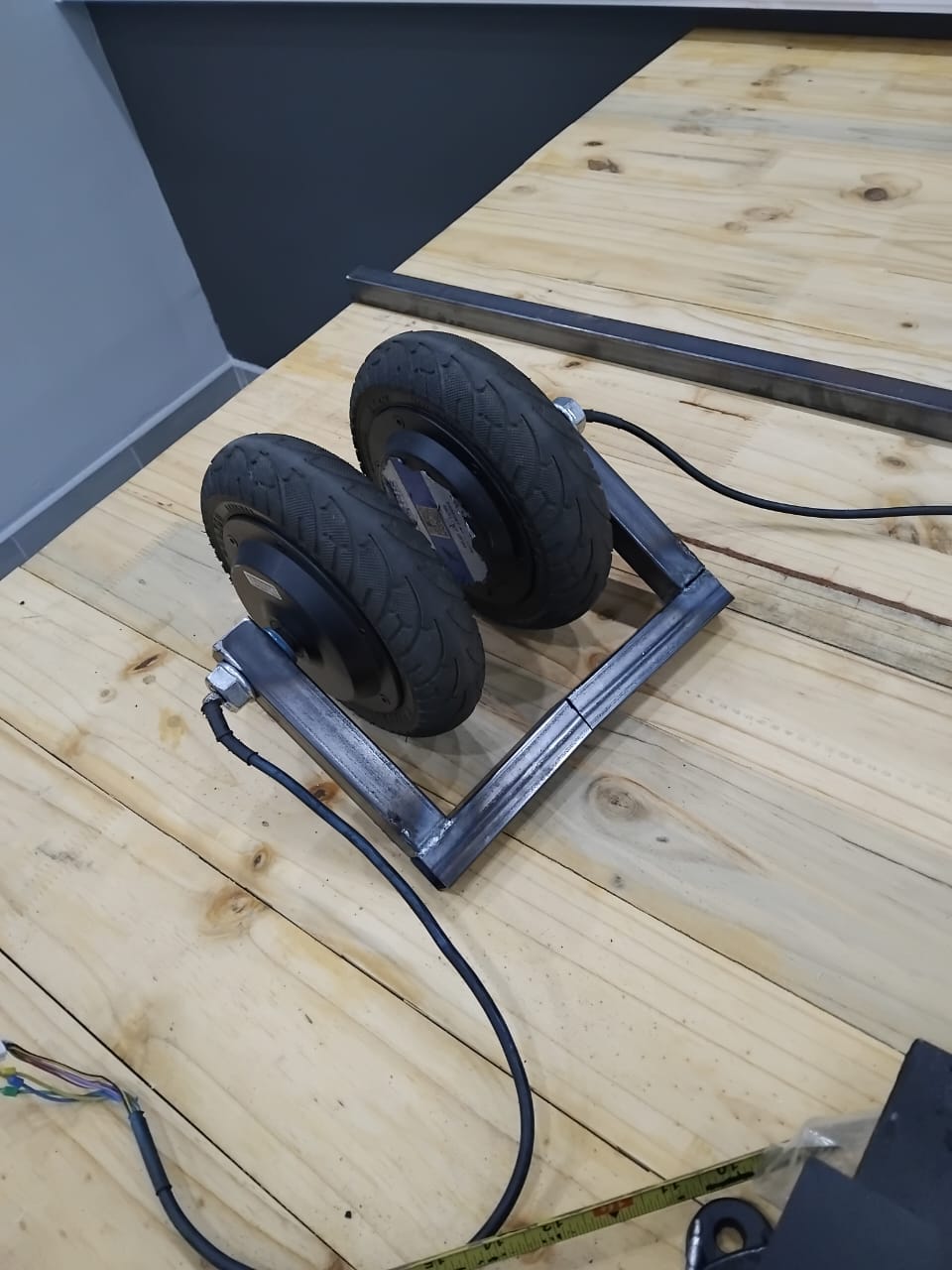 First wheel attachment assembly